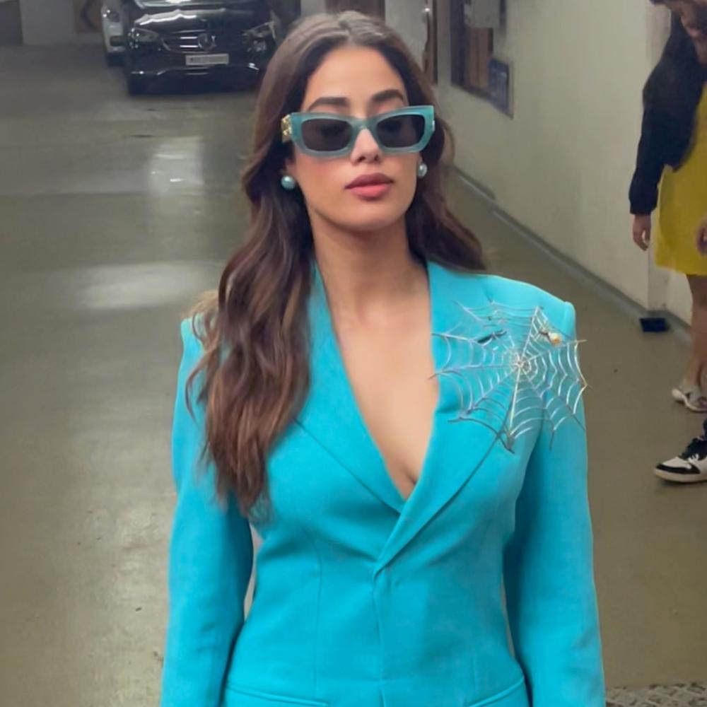 jhanvi-kapoor-snapped-effortlessly-chic-as-always